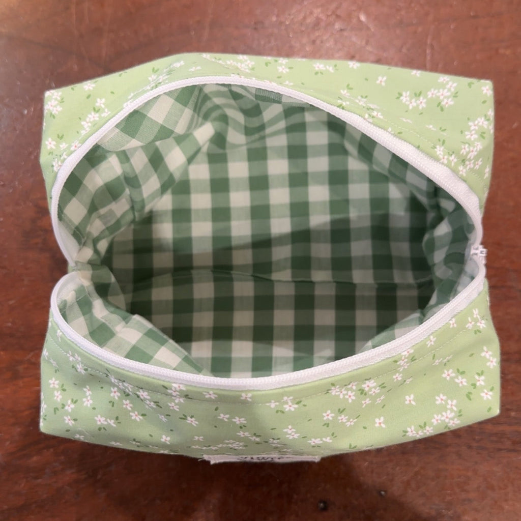 Small Cosmetic Bag - Green Daisy