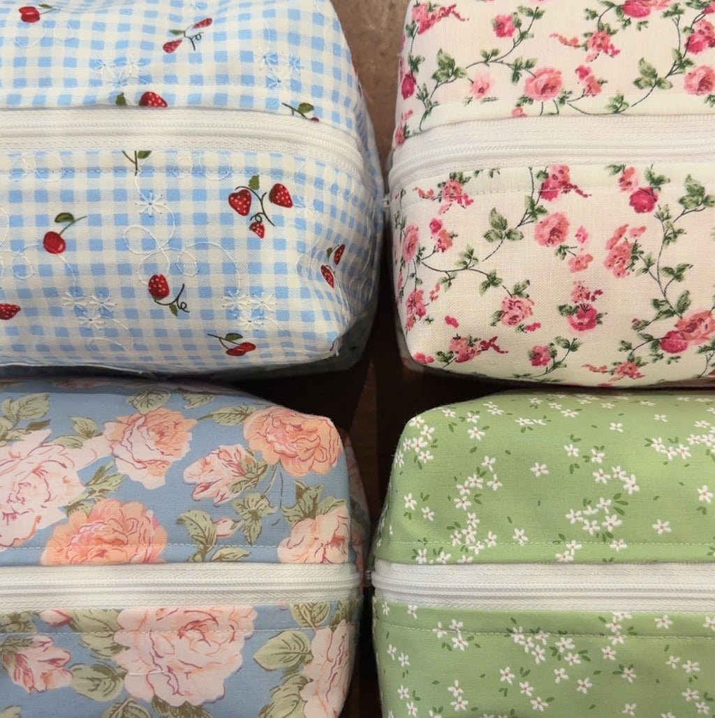 Small Cosmetic Bag - Country Roses
