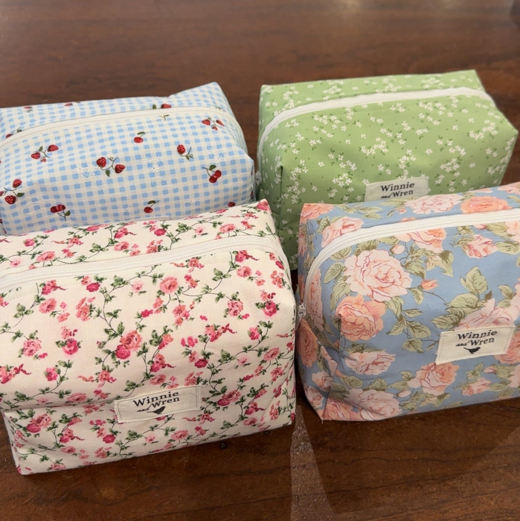 Small Cosmetic Bag - Green Daisy