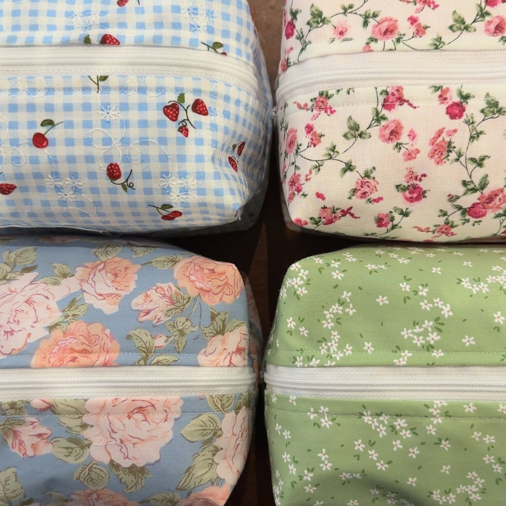 Small Cosmetic Bag - Green Daisy