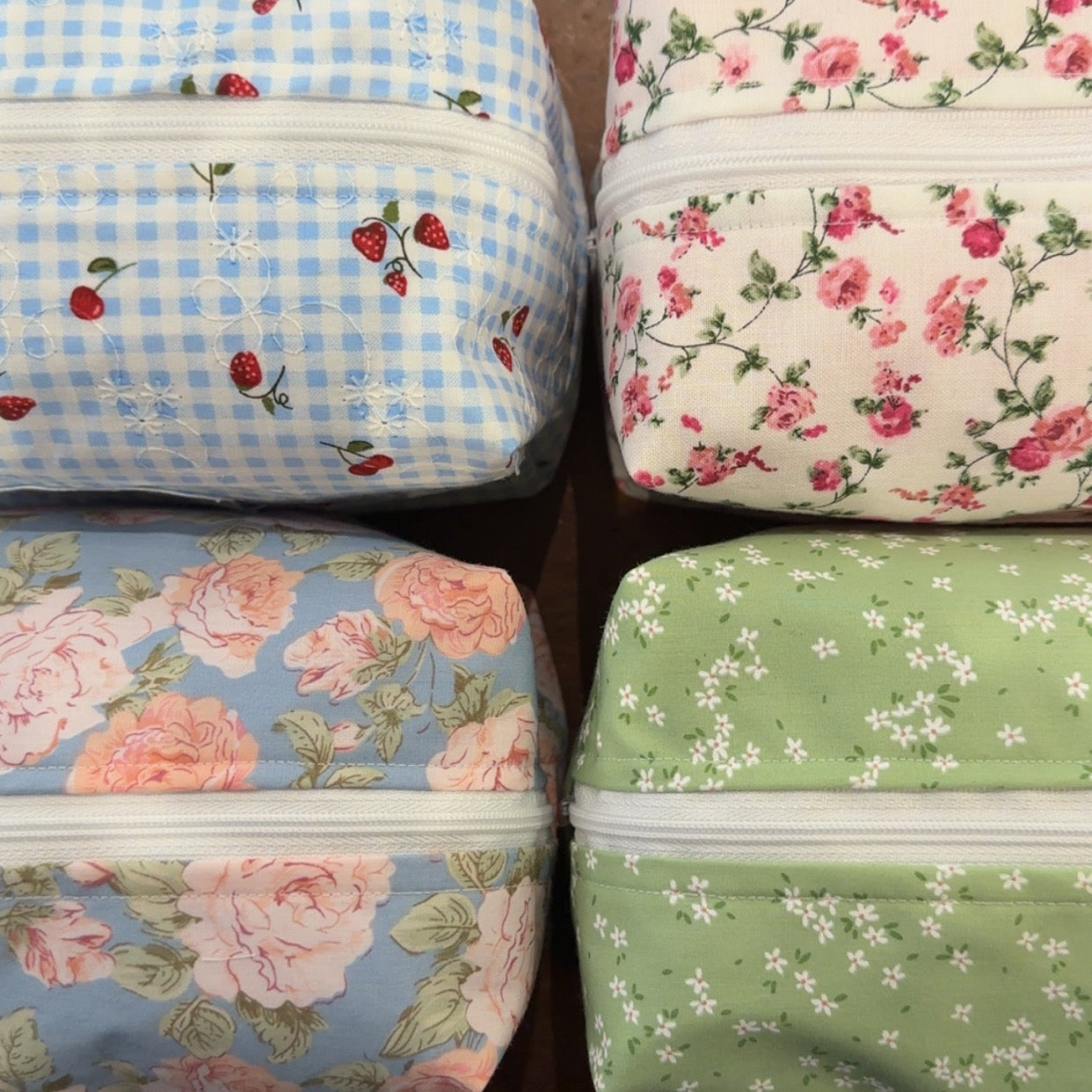 Small Cosmetic Bag - Green Daisy